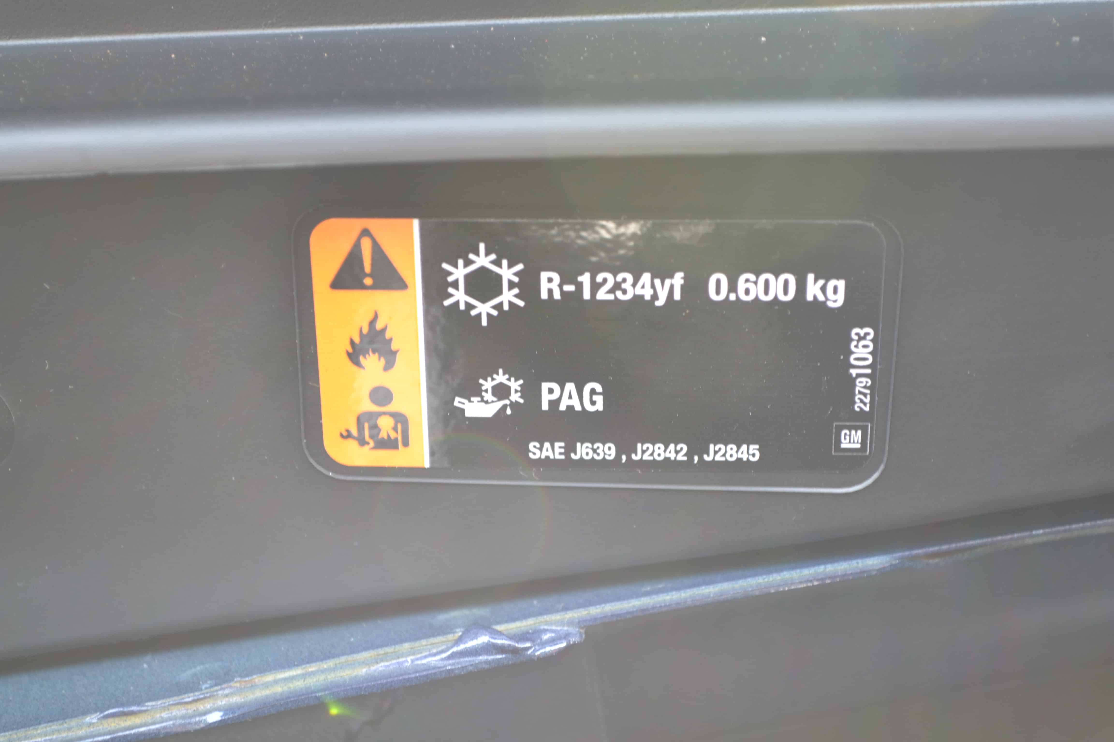 2017 Malibus with R-1234yf use 0.600 kg (kilograms) of the gas, equivalent to 1.32 pounds (21.16 ounces). Not used to seeing kg on an A/C label? You should be! Grams (or kilograms to three decimal places), is the official unit of measure called for in the SAE J639 Standard which requires the label to be there. Manufacturers are allowed to include other units as well like pounds, ounces or cc, but must list the proper amount in g or kg.